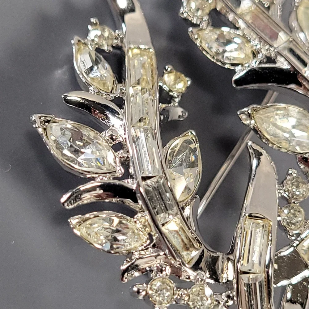 Trifari‎ Rhinestone Brooch Silver Clear Leaf Spray Baguette Marquise Jewelry